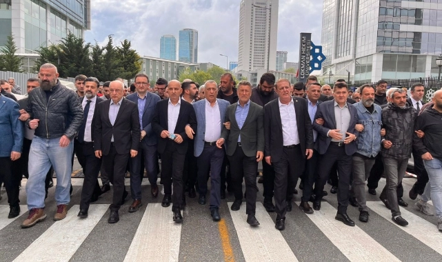 CHP Genel Merkeze yürüyen İzmirli isimden sert açıklama 