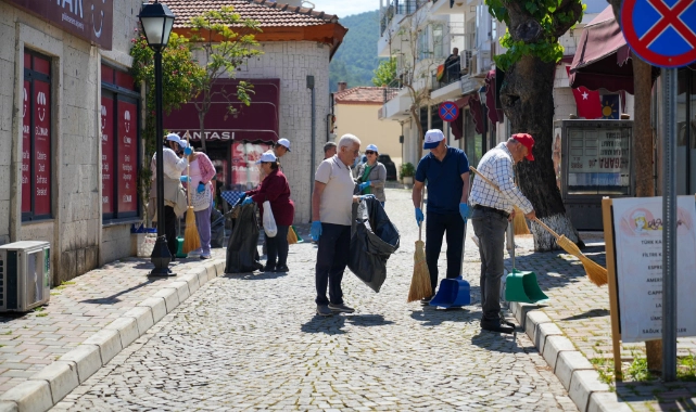 Güzelbahçe’de Bayram Öncesi Büyük Temizlik Seferberliği