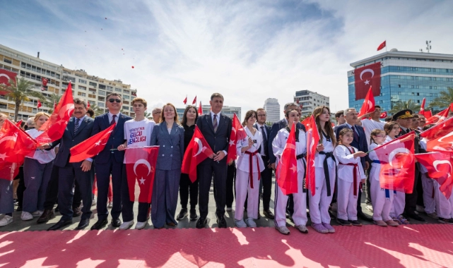 İzmir’de 19 Mayıs coşkusu: Her yer Türk bayrağı, her yer Atatürk