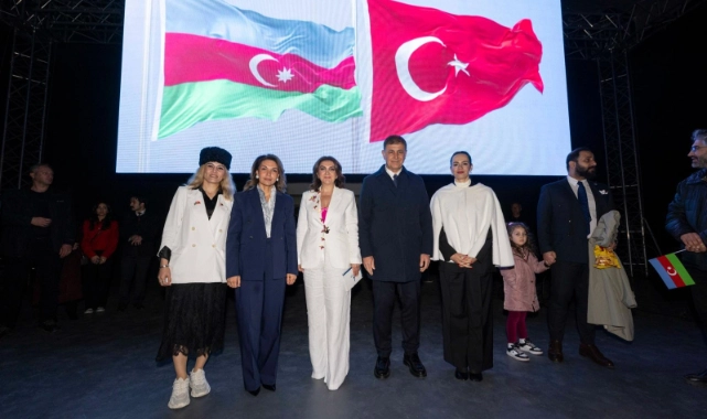 İzmir'de 40 yıllık kardeşlik şarkılarla kutlandı