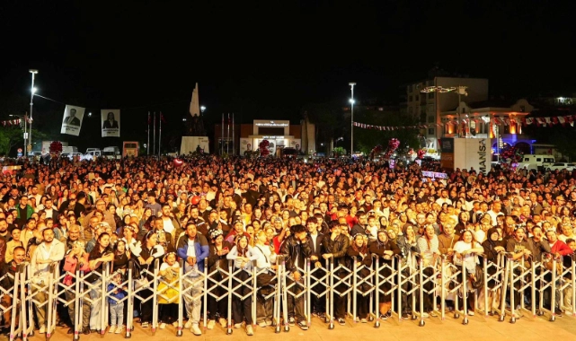 Manisa’da Hıdırellez Coşkusu Hüsnü Şenlendirici Konseriyle Zirveye Ulaştı