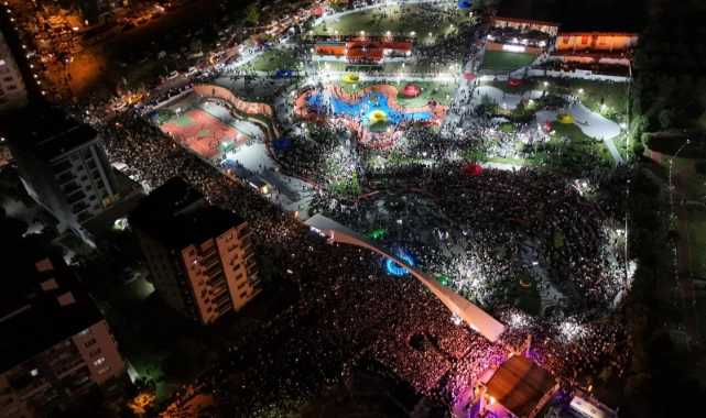 Menemen'de muhteşem gece! On binler buluştu...