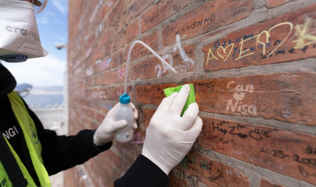  Onlar İzmir’in hafızasını vandalizme karşı koruyor