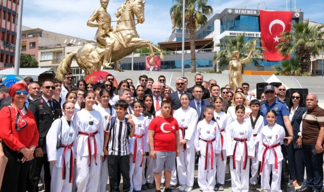 Pehlivan'dan 19 Mayıs mesajı: Gençliğin yanında olmak, geleceğe sahip çıkmaktır