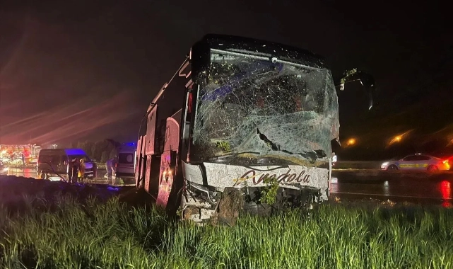 Uşak-İzmir karayolunda feci kaza: 4 ölü, 34 yaralı!