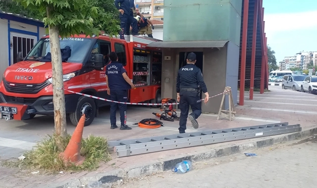 Yaya üst geçidindeki asansörde can pazarı!