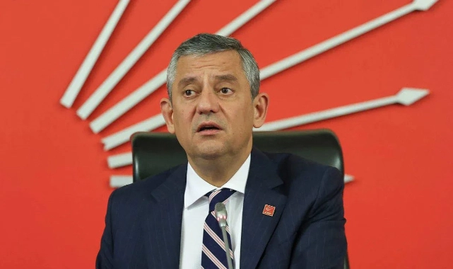 Özgür Özel'den İzmir İl Başkanlığı'na ziyaret