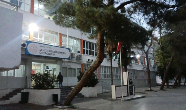 Buca'da tepki çeken tablo: Boşaltılması gereken okulda eğitim!