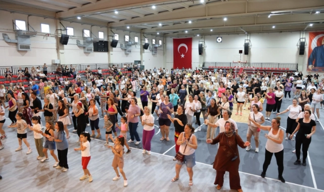 Çiğli’de Aerobik ve Dans Gecesi Coşkusu