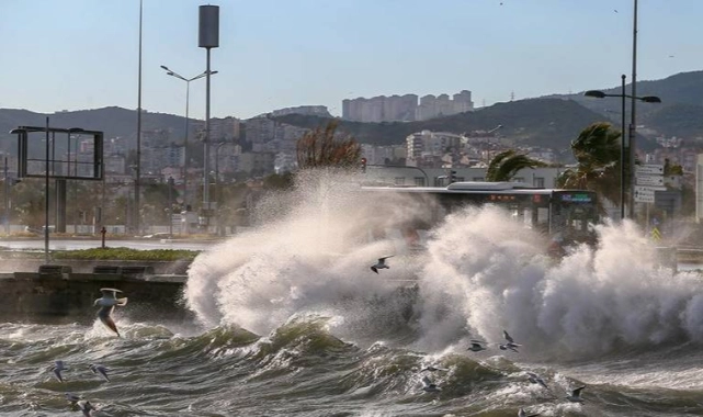 Meteoroloji'den İzmir'e kuvvetli rüzgar ve fırtına uyarısı