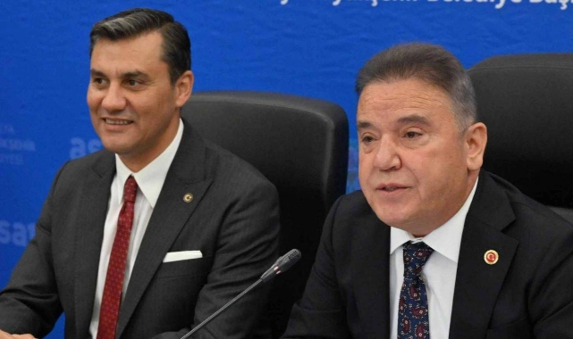 Böcek'in iddiasına Başkan Zeyrek'in danışmanından tepki: Kaybedecek ne çok şeyiniz var ki...