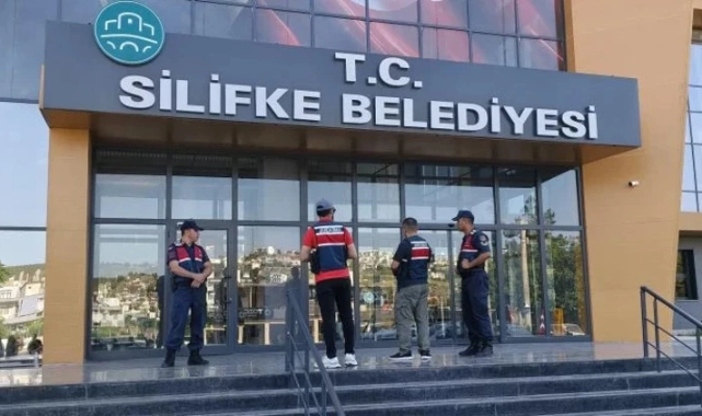 Silifke Belediyesi'ne operasyon