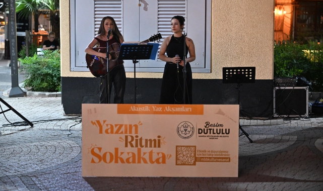 Akustik Yaz Akşamları İle Müziğin Ritmi Manisa Sokaklarında