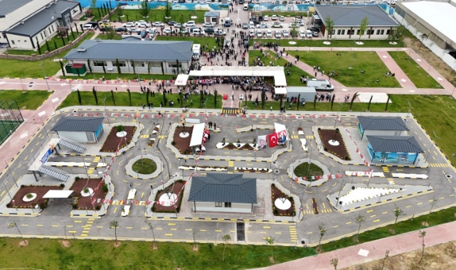 Asarlık trafik eğitim parkurunda çocuklar kuralları öğreniyor