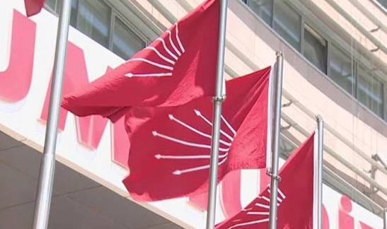 CHP'de iki vekilden partide kalma kararı!