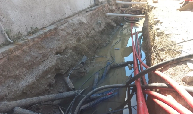 GDZ Elektrik'in kazıları Alsancak'ı felç etti, esnafın sabrı kalmadı!