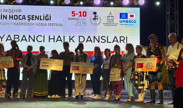 Selçuk Halk Oyunları Ekibi, Akşehir'de büyük beğeni topladı