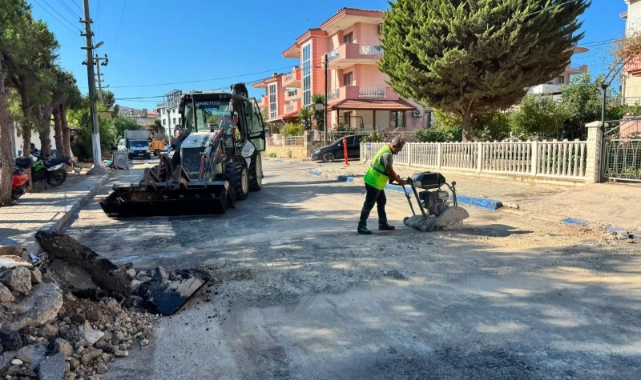  Yenifoça'da asfalt çalışmaları tüm hızıyla sürüyor 