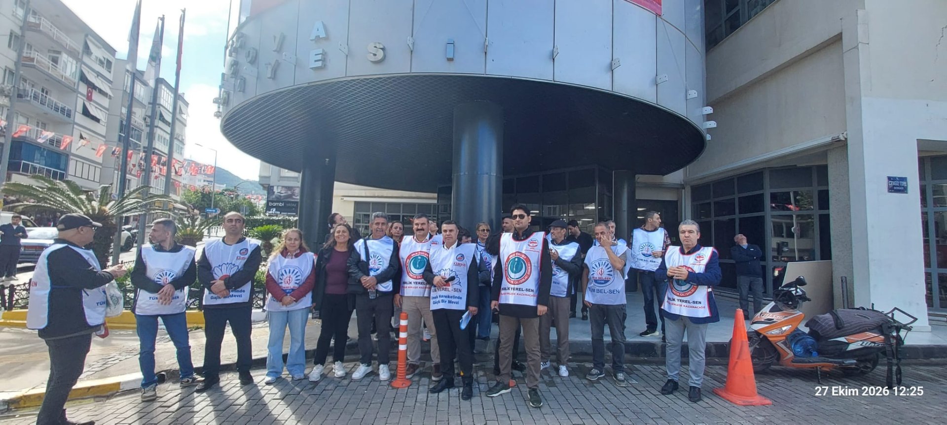 Balçova'da emekçiler, TİS ve SDT için bir araya geldi: Gözler salı gününde!