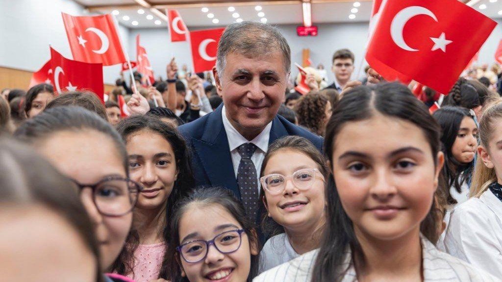 Başkan Tugay’dan 29 Ekim mesajı: “Cumhuriyet’i milletçe yaşatacağız”