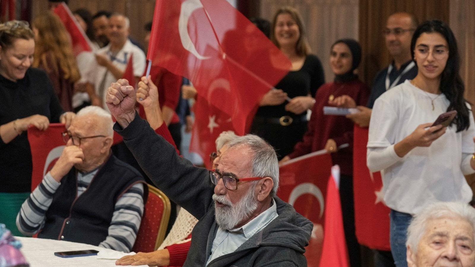 Huzurevinde coşkulu 29 Ekim balosu