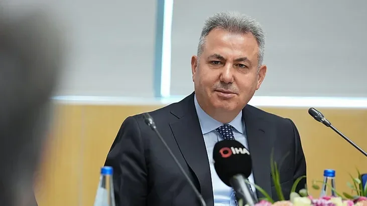 İzmir Valisi Elban: Cumhuriyet yarınları aydınlatan büyük bir emanet!