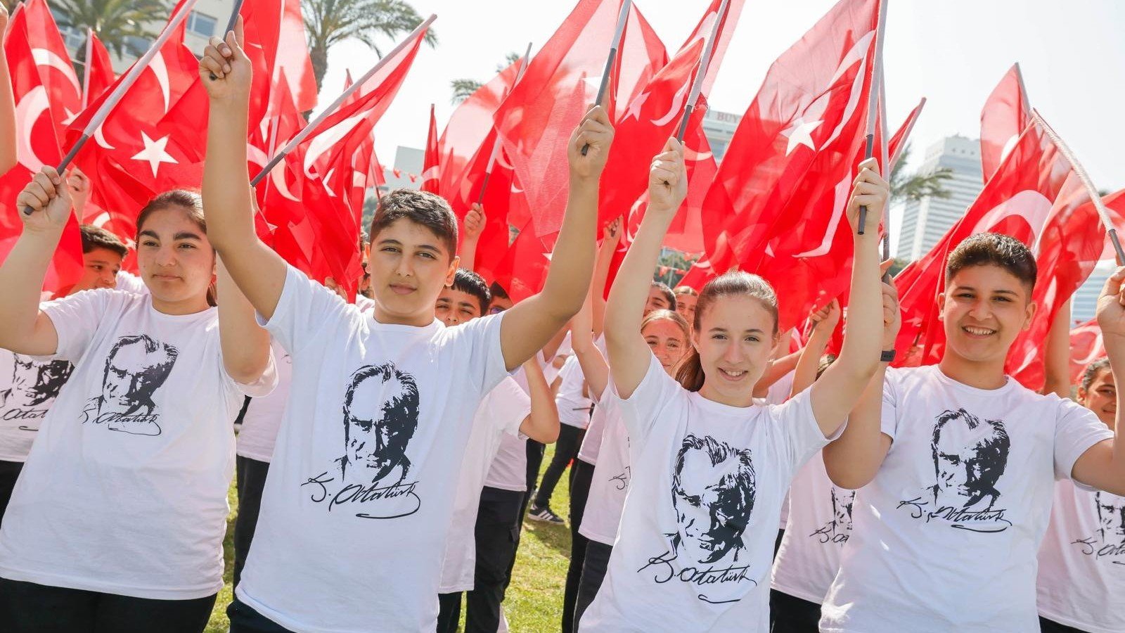 İzmir'de Cumhuriyet Bayramı coşkusu gün boyu sürecek