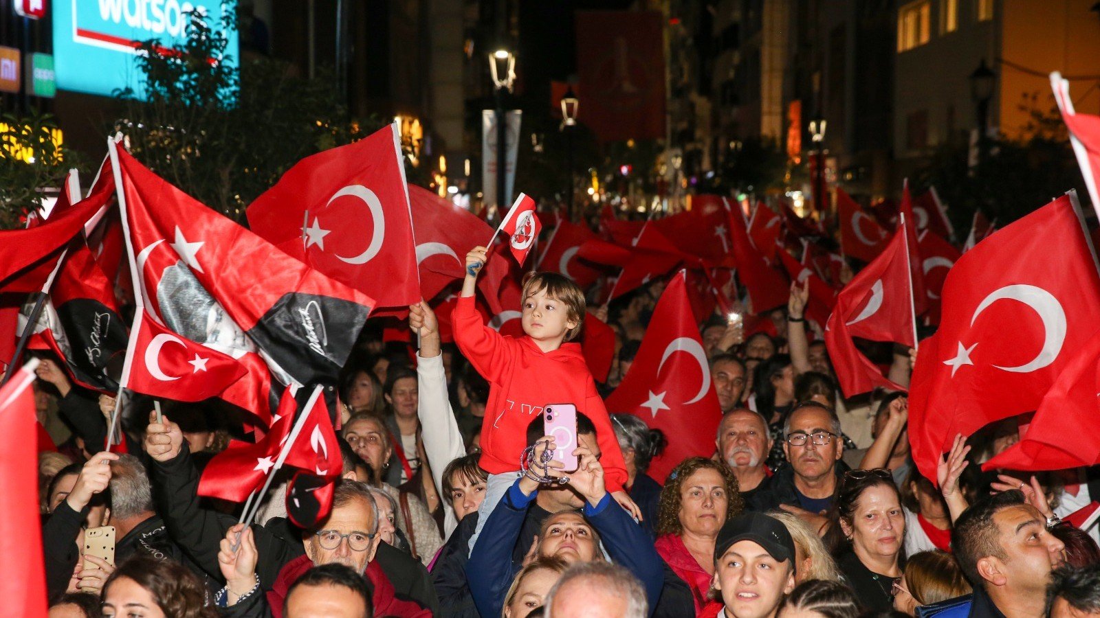 Karşıyaka Cumhuriyet aşkıyla tek yürek!