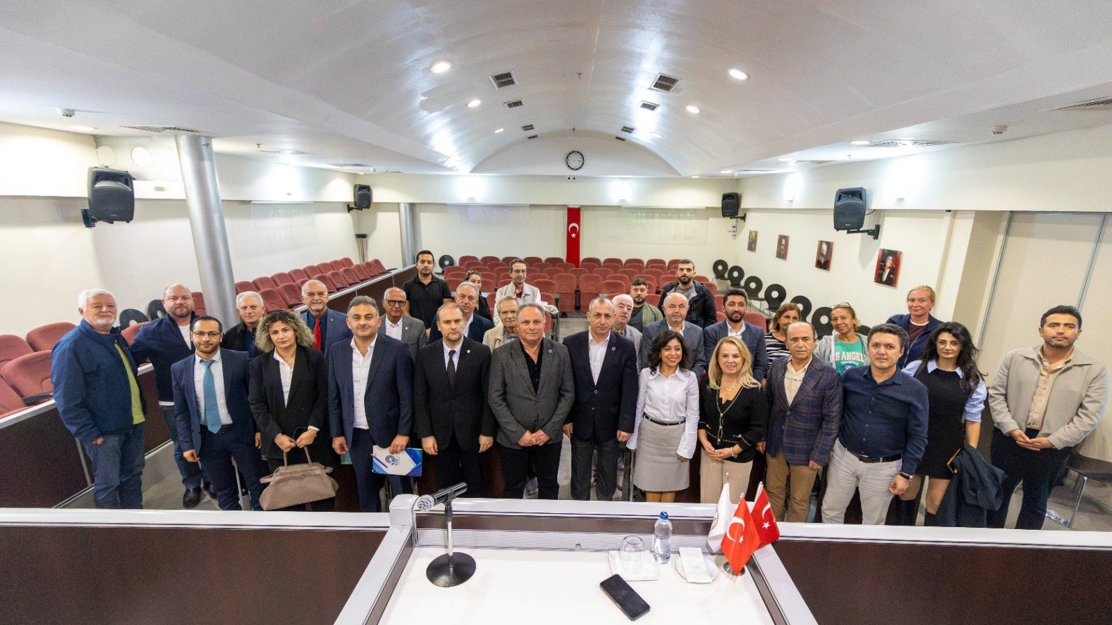 Karşıyaka’da kentsel dönüşüm sektör temsilcileriyle ele alındı