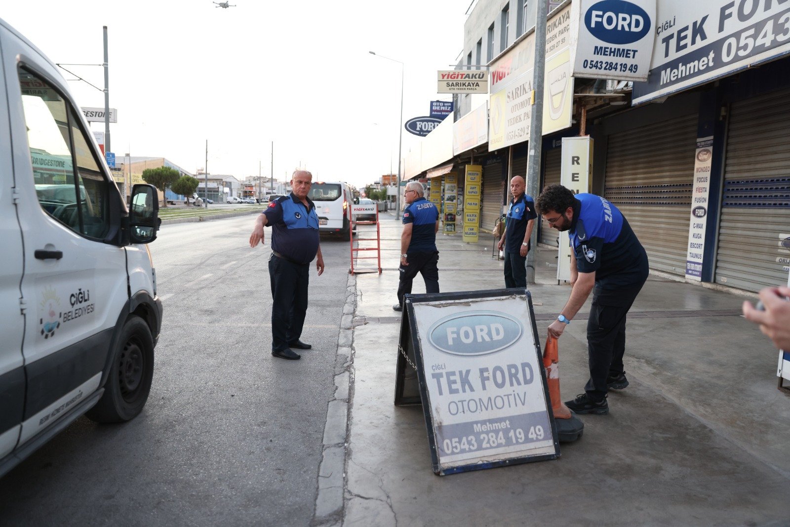 Çiğli Belediyesi'nden Atasanayi ve Semt Pazarlarında Kapsamlı Zabıta Denetimi