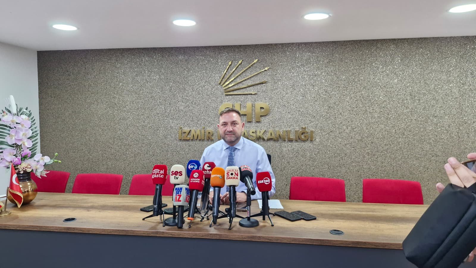 Gümrükçü'nden istifa eden başkanlara mesaj: Meclis çoğunluğunu öğrenecekler