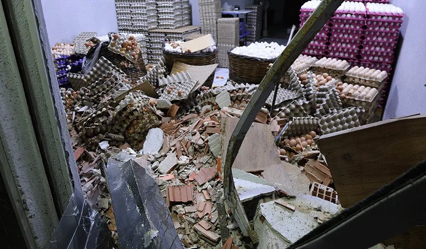 Bir kaza, iki dükkânı vurdu: Binlerce yumurta kırıldı