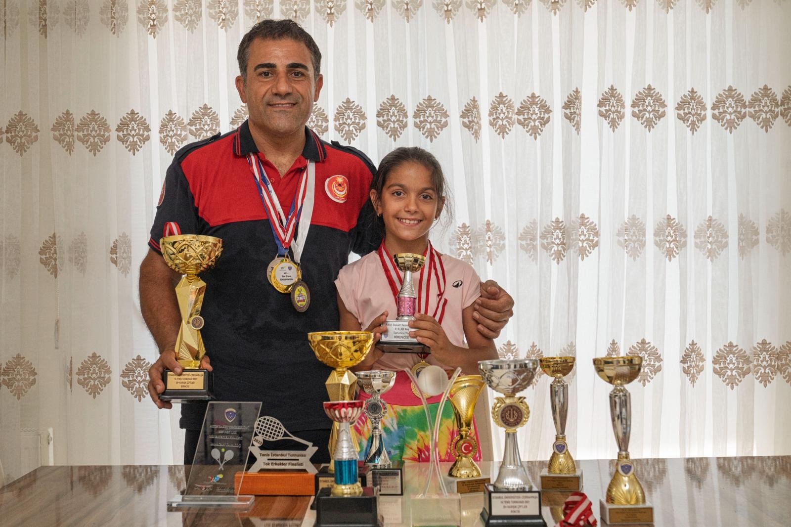 Hayat kurtaran baba, kızını şampiyonluğa hazırlıyor