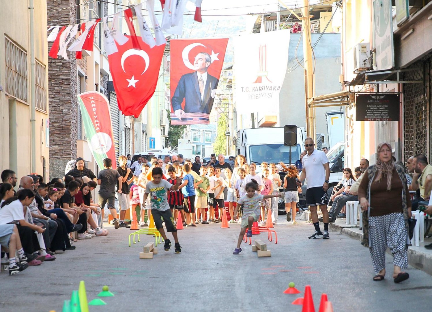 Karşıyaka’da “sokak” çocukların!