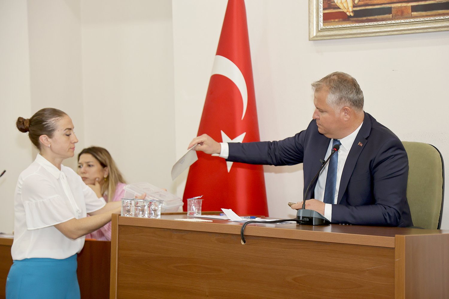 Urla’da istifalar sonrası ilk meclis toplandı; “Kesintisiz hizmet anlayışımızı sürdüreceğiz”