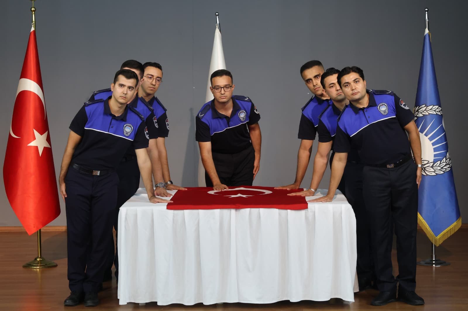 Karabağlar Belediyesi Zabıtasında aday memurlar yemin etti.
