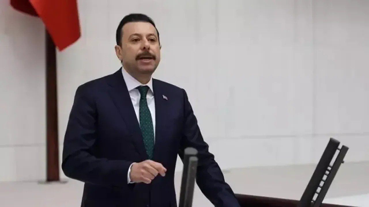 Kaya’dan İzmir’de ulaşım tepkisi: “Belediyecilik vatandaşın turnikede kalmasını önlemektir”