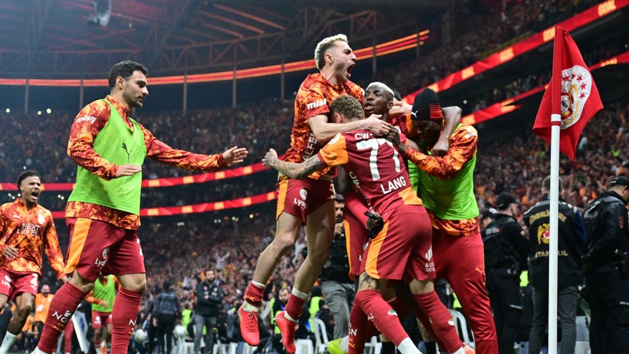 Galatasaray'da üç ayrılık kapıda!
