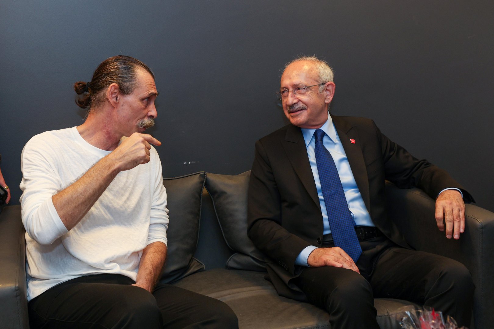 Erdal Beşikçioğlu'ndan 'uyuşturucu' itirafı: İkram ediyorlar, kıramıyorum!