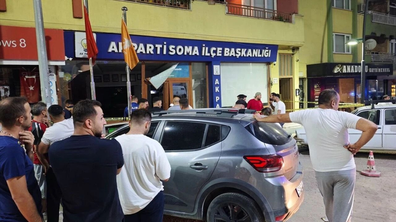 Araç kontrol çıktı, AKP binasına girdi!