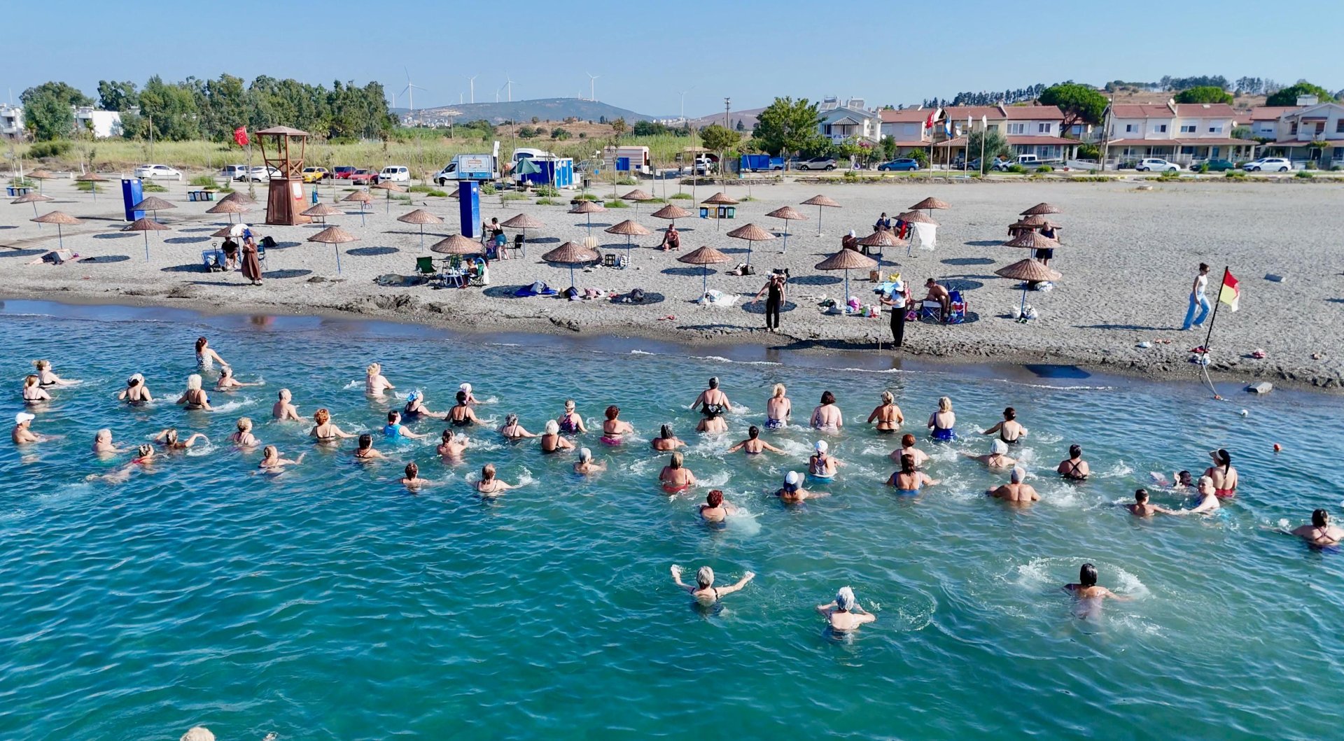 Dünya Barış Gününe denizde pilates ile başladılar