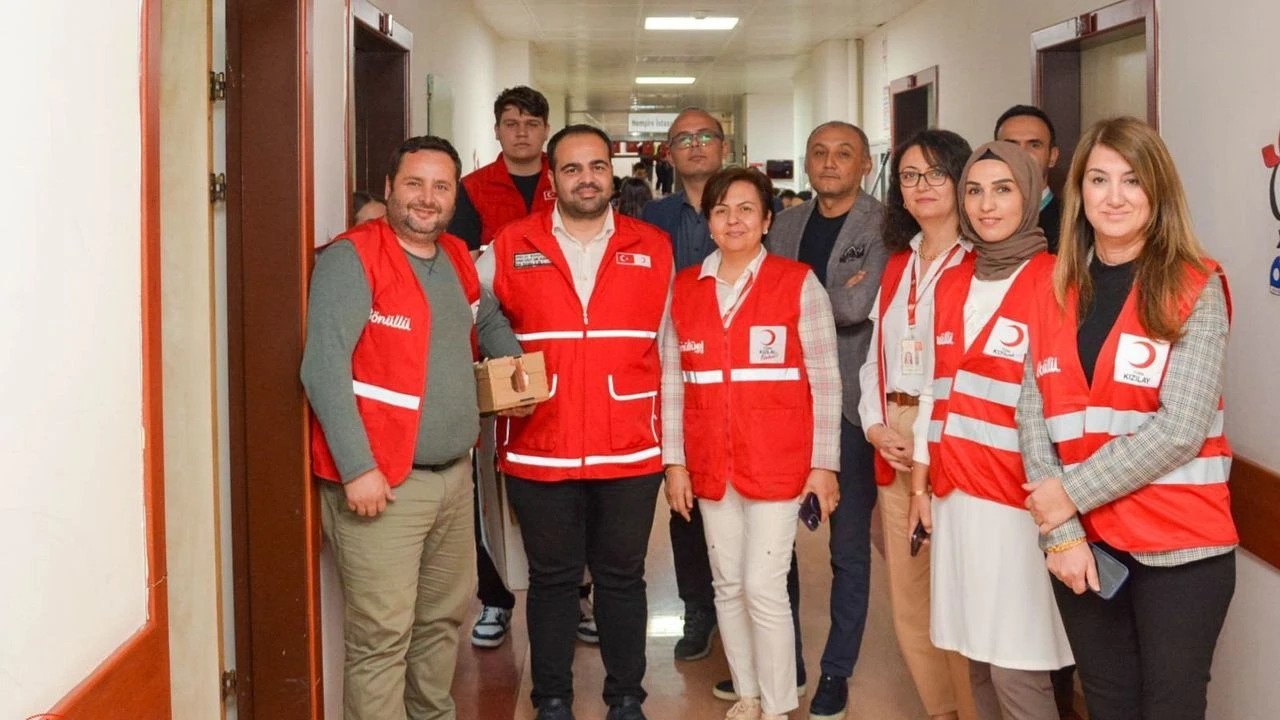 Kızılay Konak Şube'den 750 bin TL'lik kırtasiye desteği: Başvurular başladı!