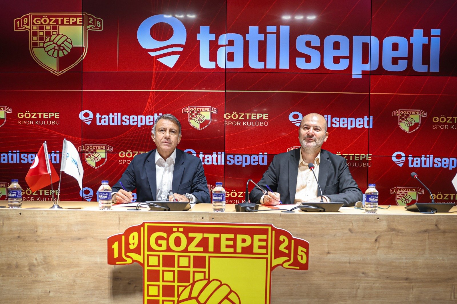 Tatilsepeti’nin Göztepe sponsorluğu için imzalar atıldı