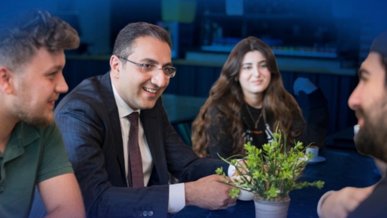 Balçova'dan üniversiteli gençlere cep harçlığı desteği