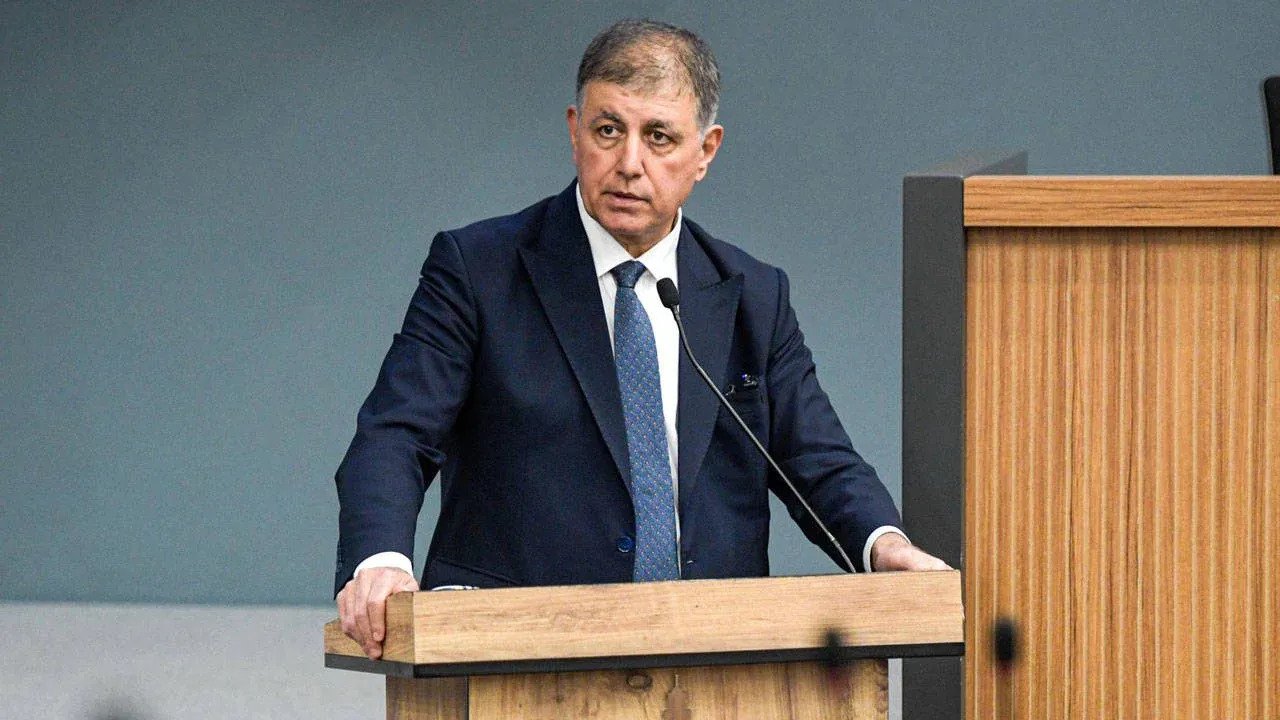 BAYETAV'dan dikkat çeken anket: İzmirliler, Cemil Tugay'ın bağımsız kalmasını istiyor!