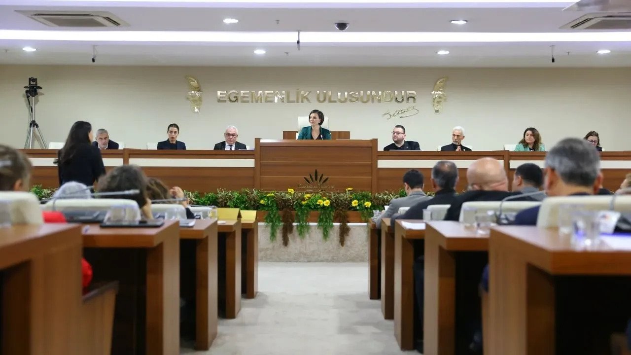 Karabağlar’da ‘tek gündem’ tartışması: AK Parti’den belediyeye maliyet tepkisi!
