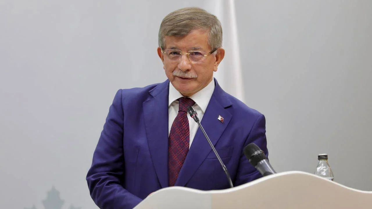 Eski Başbakan Ahmet Davutoğlu adliyede!