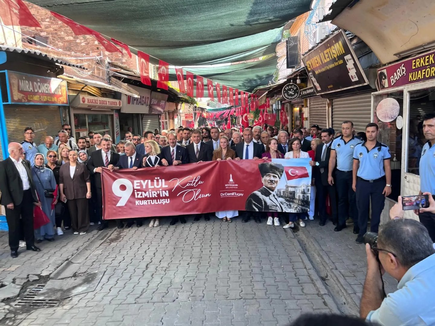 İzmir'de 9 Eylül coşkusu: Önce yürüyüş ardından tören!
