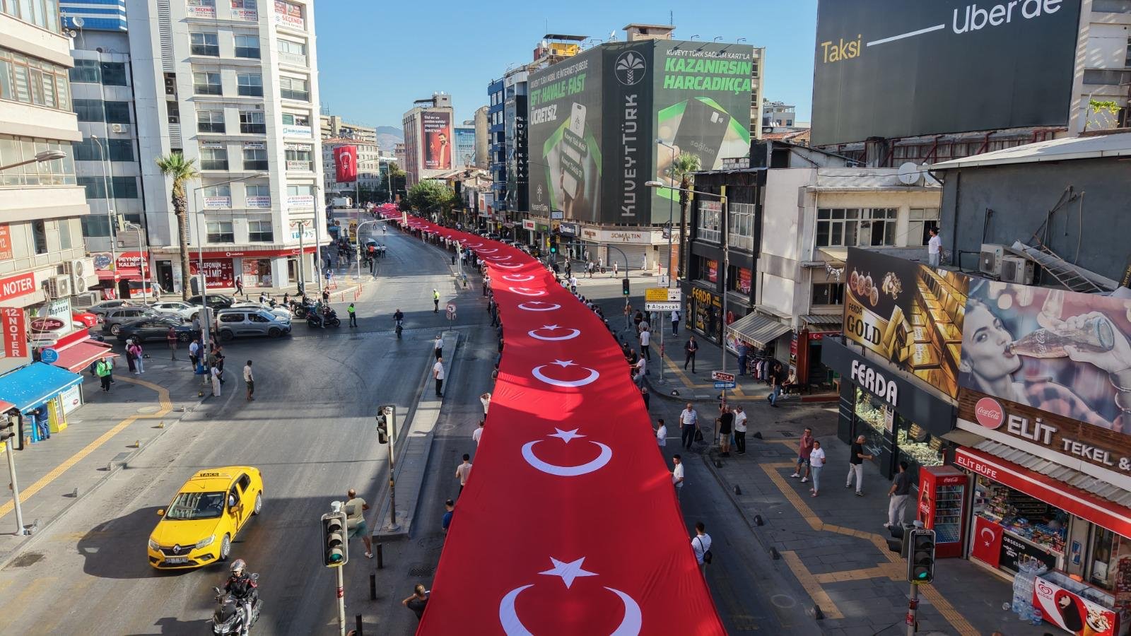 9 Eylül ruhu İzmir sokaklarında!