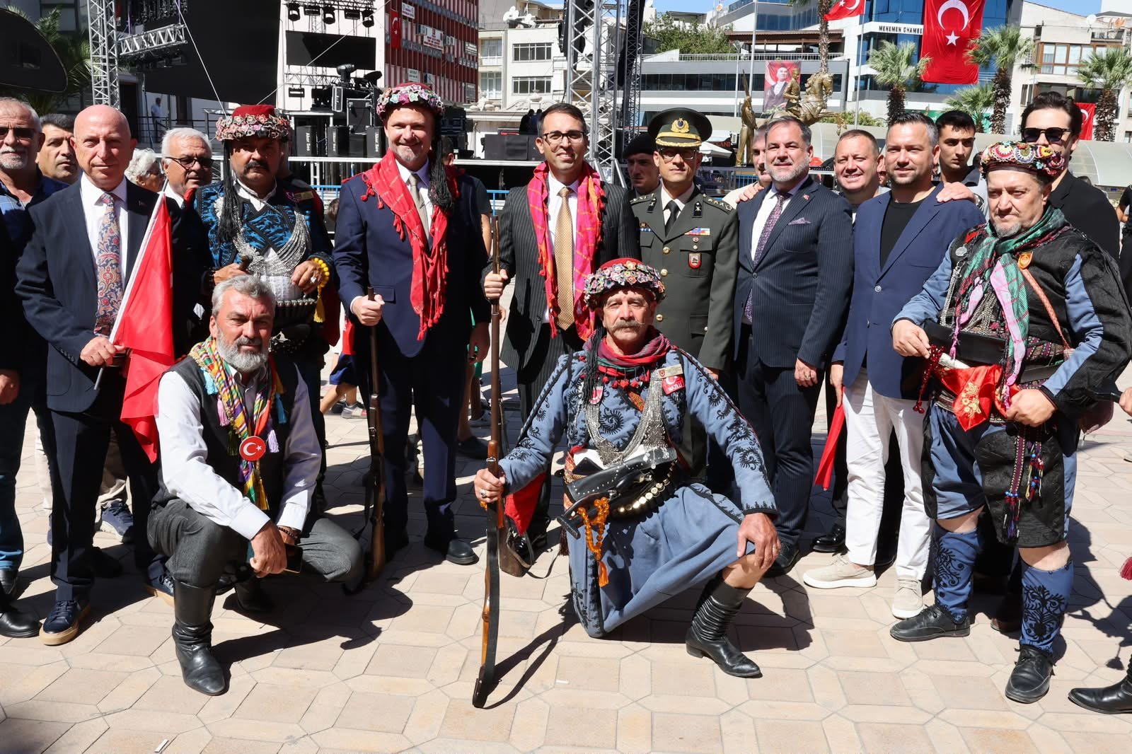 Kurtuluş coşkusu Menemen'i sardı